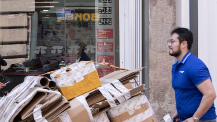 Peso avanza y se mantiene estable frente al dólar