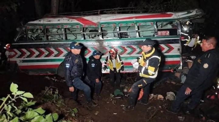 Al menos 15 muertos y casi 20 heridos al despeñarse un autobús en el sur de Guatemala