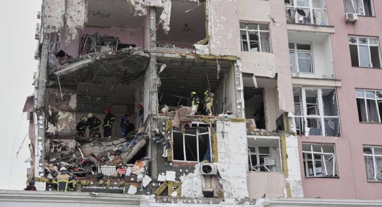 Ataque ruso sobre Kiev deja un muerto, 32 heridos y corta la calefacción a un tercio de la capital