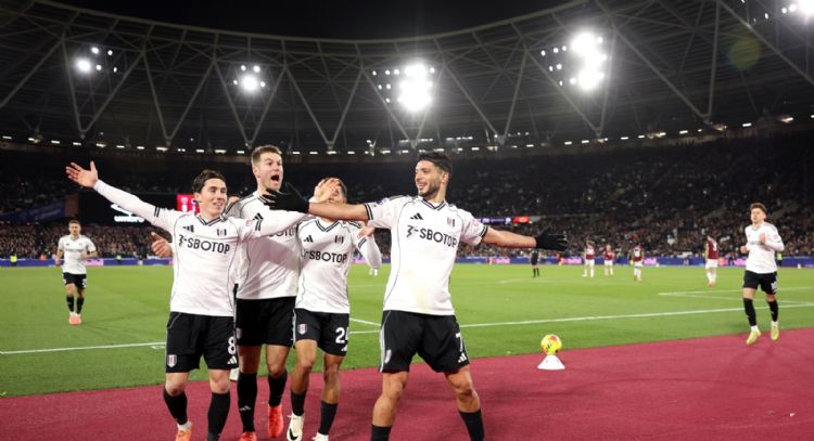 Raúl Jiménez anota el gol del triunfo para el Fulham en su último partido del año