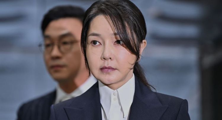 Fiscalía acusa a exprimera dama surcoreana de interferir "tras bambalinas" en asuntos estatales