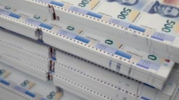 El peso avanza mientras EU registra su peor ola de despidos desde la pandemia