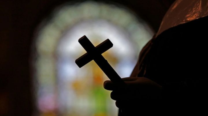 España aprueba extraditar a México a sacerdote acusado de abuso sexual en casa hogar de Jalisco