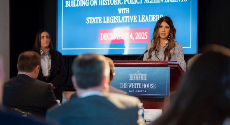 El gobierno de Trump busca vetar la entrada a EU a ciudadanos de más de 30 países