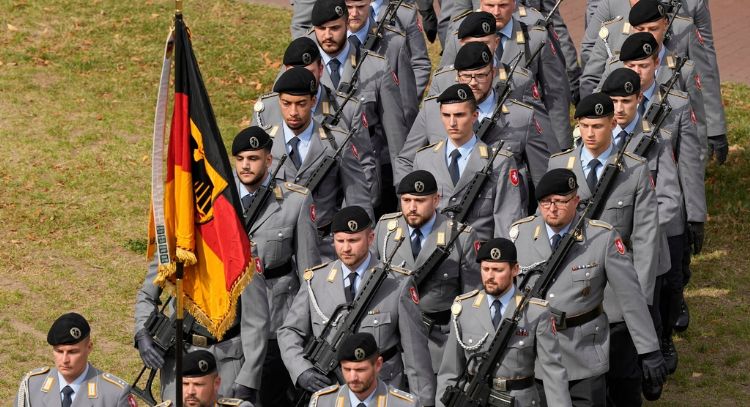 Alemania aprueba plan para atraer más reclutas militares sin recurrir al servicio obligatorio