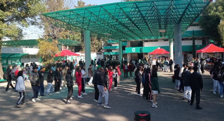 Encuentran cadáver afuera del Bachilleres 10, en la CDMX