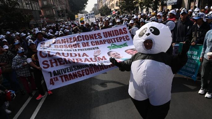 Ante un Zócalo abarrotado, Sheinbaum denuncia campañas sucias nacionales y extranjeras