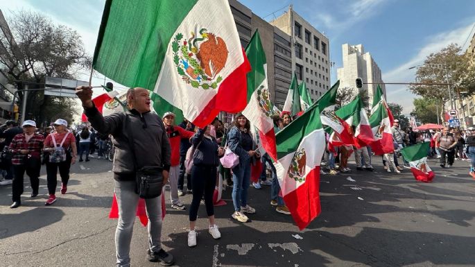 Ante un Zócalo abarrotado, Sheinbaum denuncia campañas sucias nacionales y extranjeras
