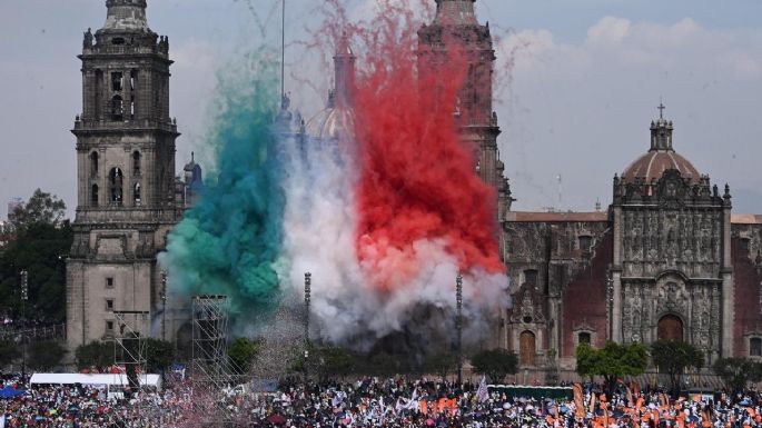 Ante un Zócalo abarrotado, Sheinbaum denuncia campañas sucias nacionales y extranjeras