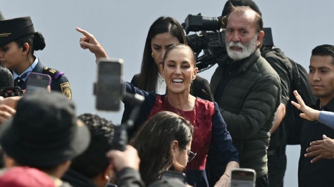 Ante un Zócalo abarrotado, Sheinbaum denuncia campañas sucias nacionales y extranjeras