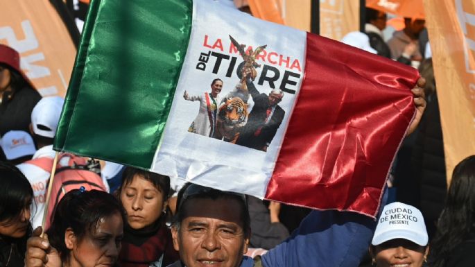 Ante un Zócalo abarrotado, Sheinbaum denuncia campañas sucias nacionales y extranjeras