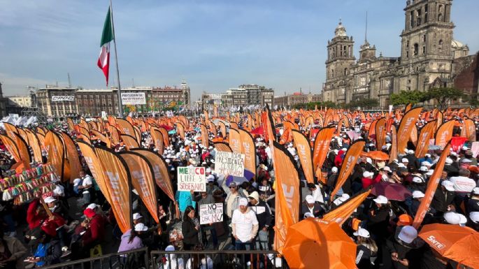 Ante un Zócalo abarrotado, Sheinbaum denuncia campañas sucias nacionales y extranjeras