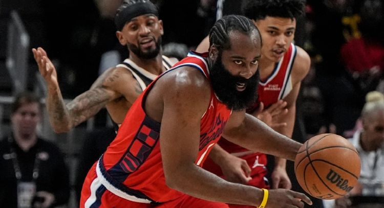 James Harden se convierte en el décimo máximo anotador de la NBA