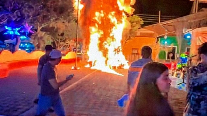 Habitantes prenden fuego a árbol navideño y toman la alcaldía de Jonacatepec, Morelos