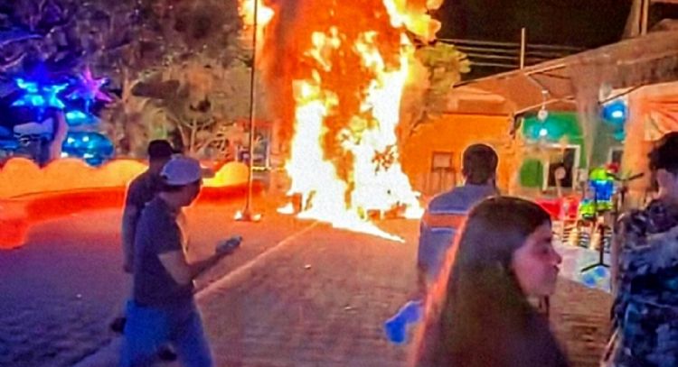 Habitantes prenden fuego a árbol navideño y toman la alcaldía de Jonacatepec, Morelos