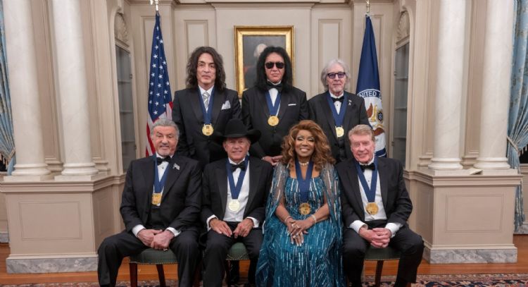 Trump presenta los premios del Centro Kennedy en honor a Sylvester Stallone, Kiss y Gloria Gaynor