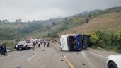 Foto ilustrativa de la nota titulada: Vuelca autobús que transportaba a jornaleros tsotsiles; hay un fallecido (Videos)
