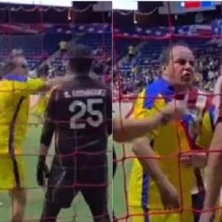 Cuauhtémoc Blanco golpea a portero de Chivas en Clásico de Leyendas (Video)