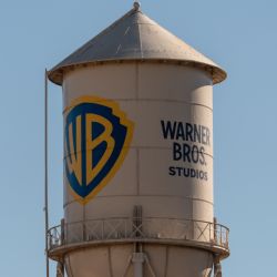 Warner Bros. abre la puerta a Paramount tras elevar oferta de compra; trato con Netflix en suspenso