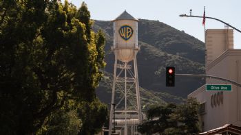 Paramount lanza oferta hostil por Warner Bros., desafiando propuesta de compra de Netflix