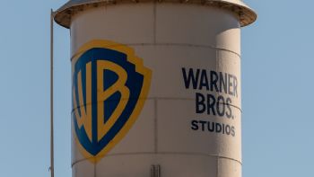 Warner Bros. abre la puerta a Paramount tras elevar oferta de compra; trato con Netflix en suspenso