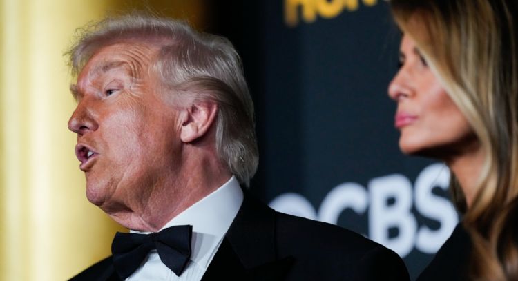 Trump dice que el plan de Netflix de comprar Warner "podría ser un problema" por cuota de mercado