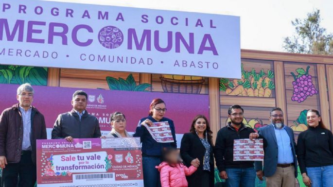 Brugada entrega vales Mercomuna y anuncia que para 2026 duplicará los apoyos