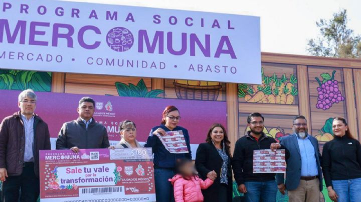 Brugada entrega vales Mercomuna y anuncia que para 2026 duplicará los apoyos