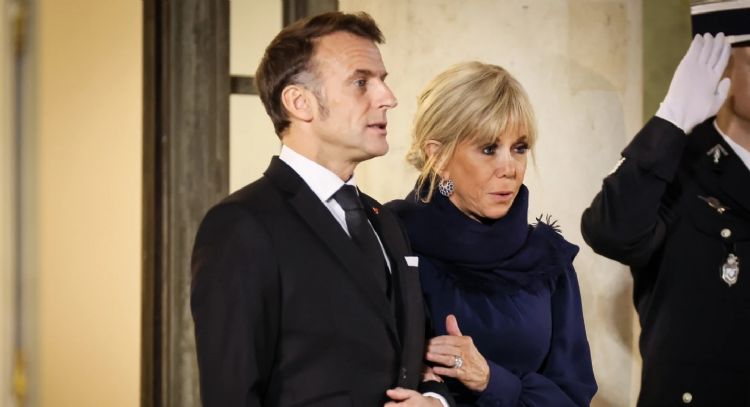 Brigitte Macron, primera dama de Francia, enfrenta críticas por insultar manifestantes feministas