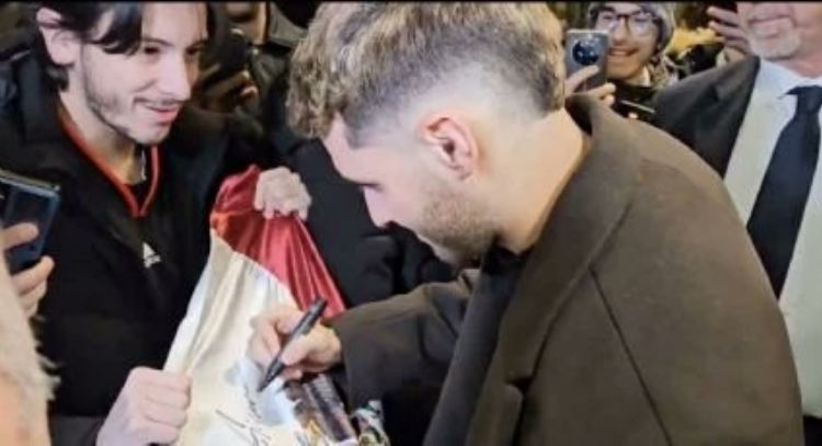 Santiago Giménez da sus primeras declaraciones como jugador del Milan (Video)