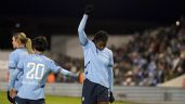 Jugadora del Manchester City anota gol y realiza el saludo del Poder Negro contra insultos racistas