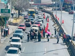 Maestros de Zacatecas bloquean carreteras y accesos a cabeceras municipales