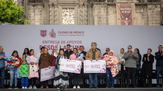 Desde el zócalo, Brugada entrega 24 mil apoyos del programa “Desde la Cuna”