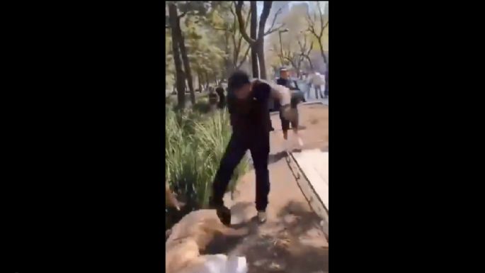 Golpean a mujer trans durante operativo de desalojo en la Alameda (Video)