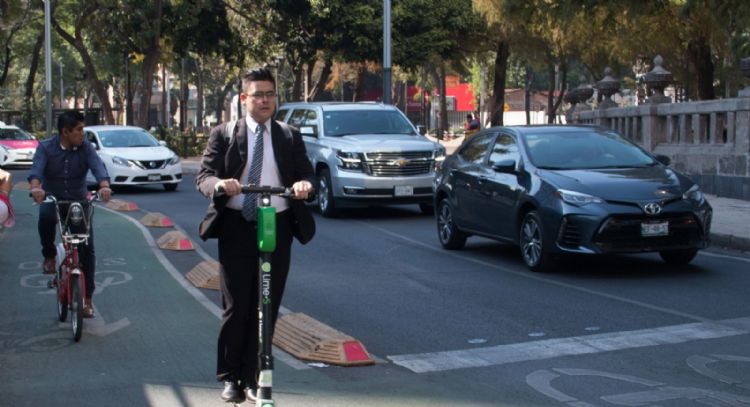 Brugada anuncia campaña de concientización para regulación de bicicletas eléctricas y scooters