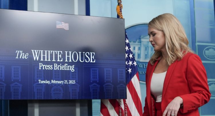 Trump declara la guerra a periodistas y los convierte en objetivos en el portal de la Casa Blanca