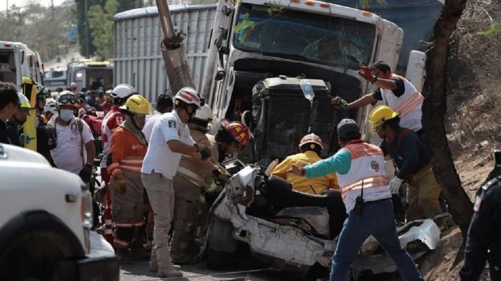 Choca autobús con estudiantes de preparatoria en Chiapas; hay 30 heridos