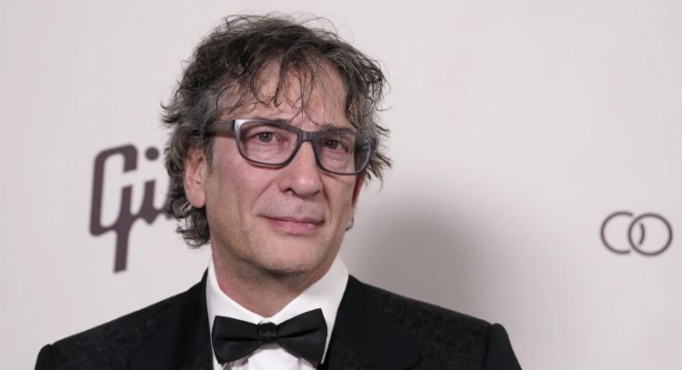 Una mujer demanda al autor de ciencia ficción Neil Gaiman por agresón sexual