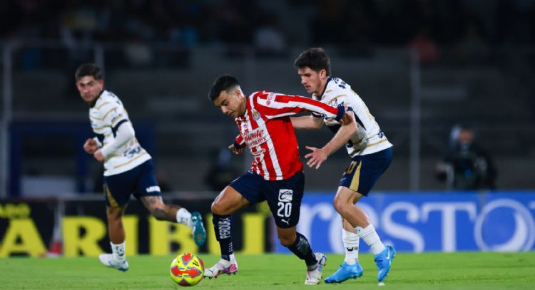 Chivas vence 1-0 a Pumas en un deslucido partido (Videos)