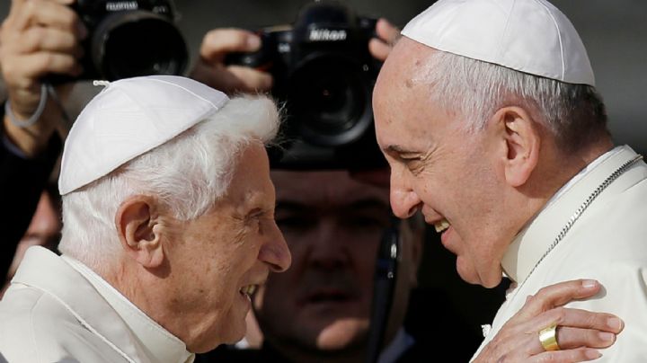 El Papa sigue desde lejos el retiro espiritual del Vaticano mientras se recupera en el hospital