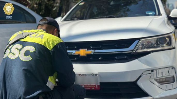 “Cazan” automóviles con las placas obstruidas; van 493 sancionados en CDMX