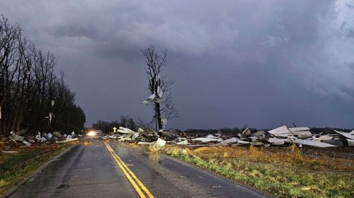 Inmensa tormenta provoca tornados e incendios en EU; hay al menos 17 muertos