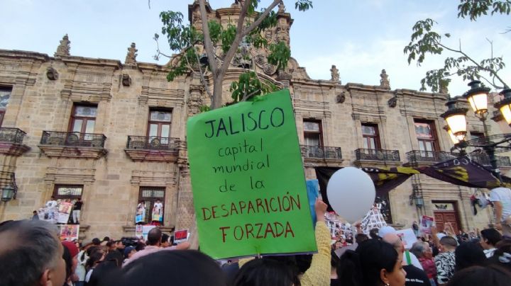 “¡Alfaro sí sabía!”, reprocharon asistentes a la "Vigilia y luto nacional" en Jalisco