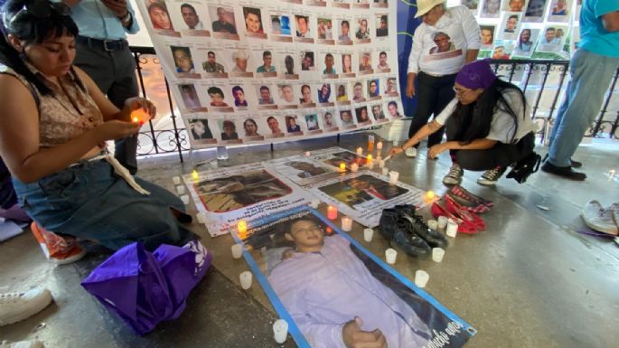 Colectivos colocaron fotografías de personas desaparecidos en diferentes municipios de Guerrero