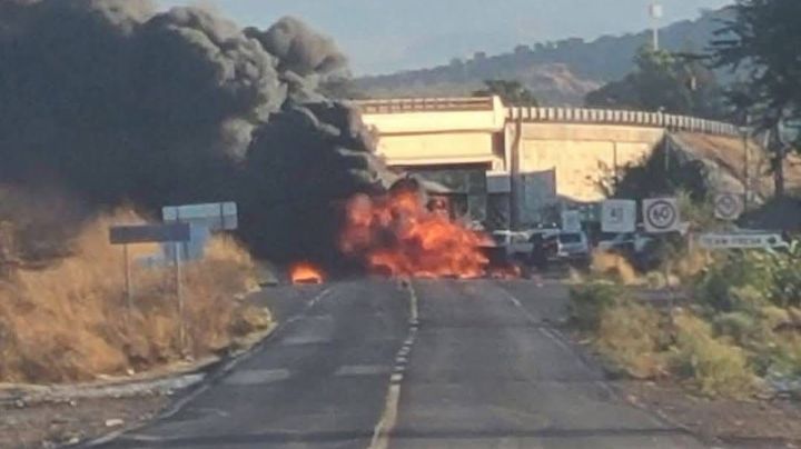 Narcobloqueos y ataques a Ejército y Guardia Nacional en Jalisco y Michoacán; cinco muertos (Video)