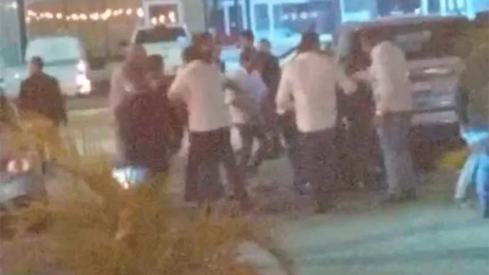 El secretario del Ayuntamiento de Torreón niega haber golpeado a jóvenes afuera de un bar (Video)