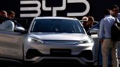 Foto ilustrativa de la nota titulada: La empresa china BYD se encamina a superar a Tesla en ventas de vehículos eléctricos en 2025
