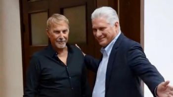 Kevin Costner fue recibido por el presidente Miguel Díaz-Canel en su visita a Cuba (Video)