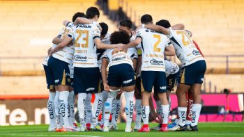 Reconocen error, pero multan a Pumas por quejarse del arbitraje en duelo ante Rayados