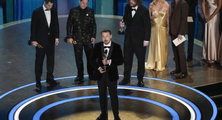 "Flow" gana el Oscar como Mejor Película Animada; "gracias a mis gatos y perros", dijo el director